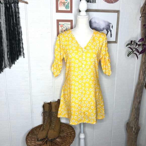 Vintage Tops - VTG 60’s/70’s vibe yellow & white daisy handmade mini shirt dress or long tee
